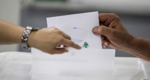A Lebanese man puts his checked ballot in the box as he casts his vote in the first parliamentary election in nine years, in the coastal city of Byblos, north of the capital Beirut, on May 6, 2018. - Polling stations opened at 7:00 am across the small country, which has an electorate of around 3.7 million, and were due to close 12 hours later, with results from all 15 districts expected the following day. (Photo by Joseph EID / AFP)